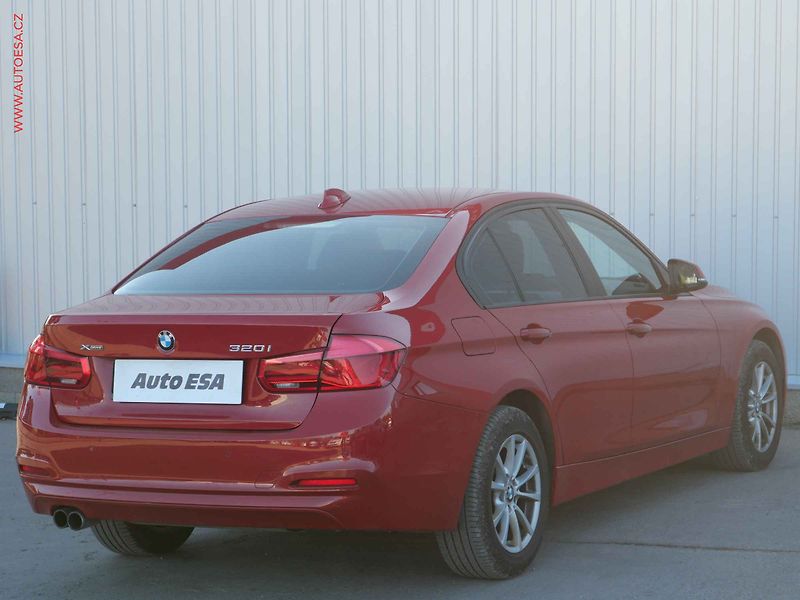 BMW Řada 3 (2018) 2.0T 320i xDrive, ČR, AT - fotka 4 z 25