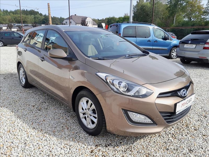 Hyundai i30 1,4i16V 73kW - fotka 9 z 48