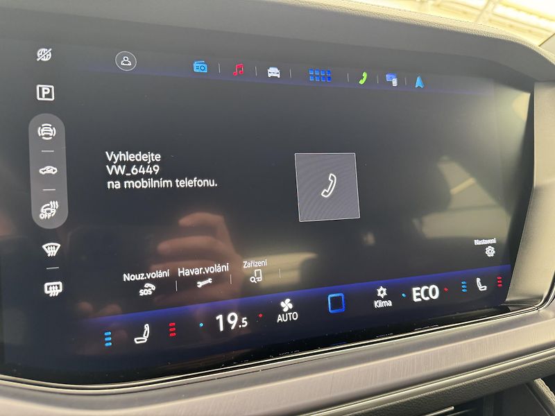 Volkswagen Touareg 3.0Tdi*1-MAJ*DPH*HUD*R-LINE* - fotka 30 z 50