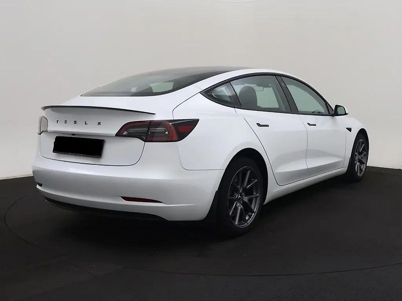 Tesla Model 3 SR LFP 220kW Ryzen 1.Maj  - fotka 2 z 12