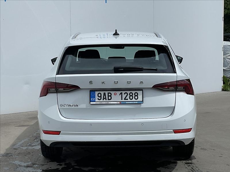 Škoda Octavia 2,0 TDI DSG Combi Style LED - fotka 23 z 24