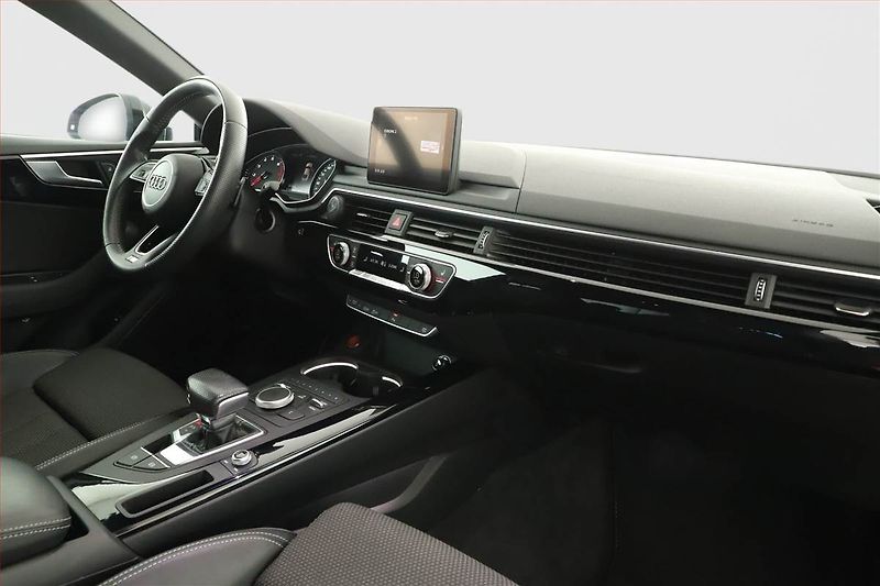 Audi A5 (2019) S-Line 2.0 TFSI - fotka 15 z 17