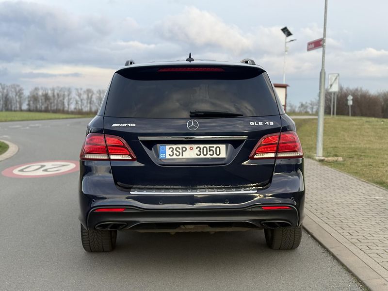 Mercedes-Benz GLE (2017) 43 AMG - fotka 3 z 15