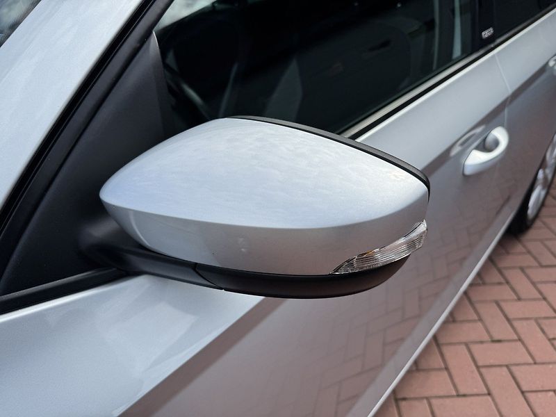 Škoda Fabia (2016) 1.2TSi Joy Navi Digi Klima - fotka 42 z 48