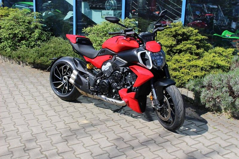 Ducati Diavel (2023) V4 RED 2023 - fotka 2 z 10