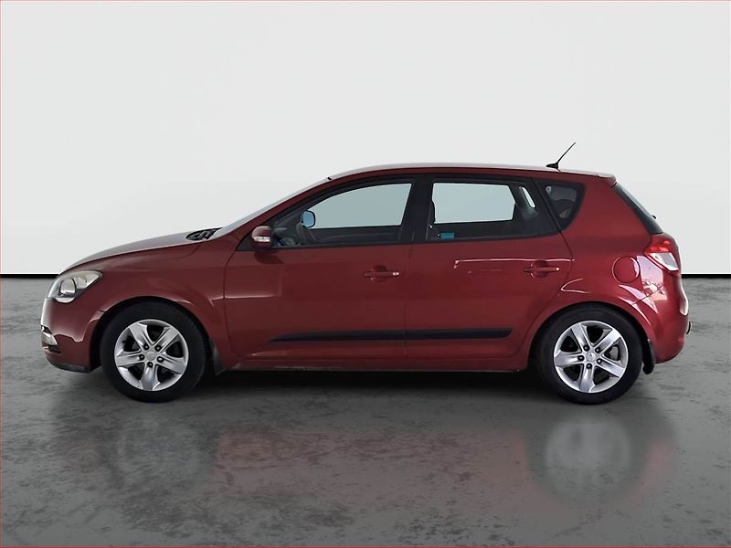 Kia Ceed (2011) 1.6 CVVT, Tempomat - fotka 3 z 14