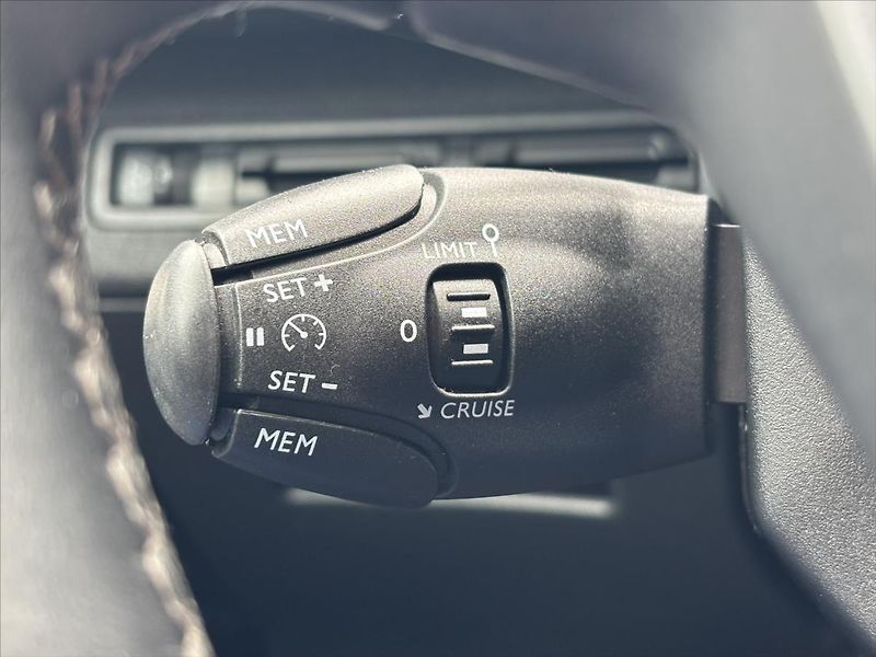 Peugeot 3008 1,2 PT AT 1.ČR PLNÝ SERVIS - fotka 34 z 37
