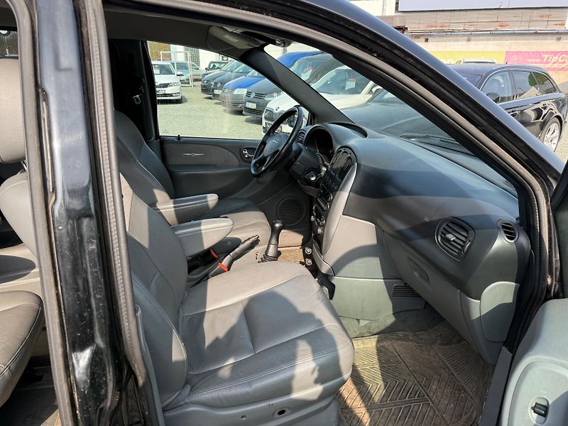 Chrysler Grand Voyager 2.5 CRD - fotka 10 z 12