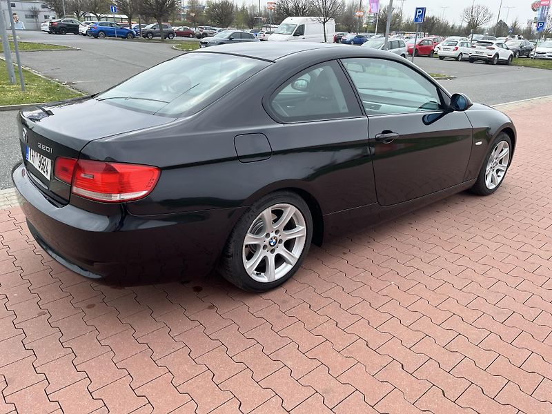 BMW Řada 3 320i Coupe - fotka 5 z 23