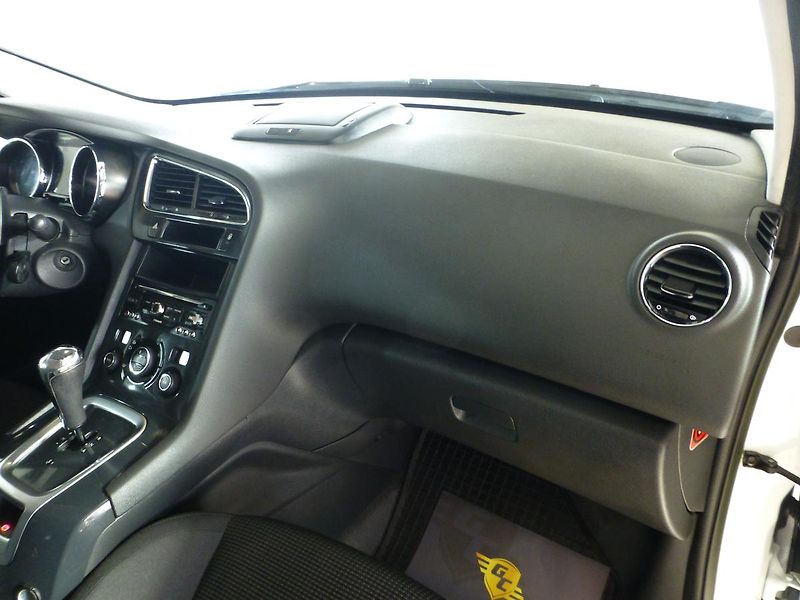 Peugeot 5008 (2014) 1,6HDI*NAVIGACE.*PARKS**NEW - fotka 22 z 31