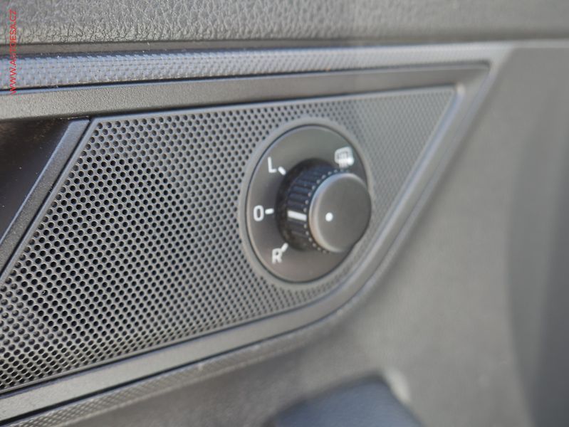 Škoda Fabia (2015) 1.0i, ČR, AC - fotka 15 z 17