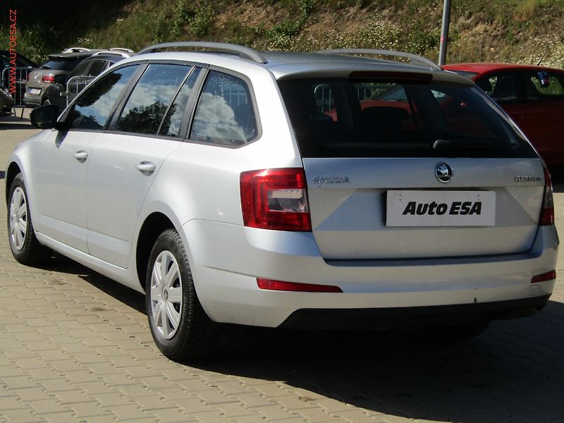 Škoda Octavia (2016) 1.6 TDi, ČR, Ambition, AC - fotka 6 z 16