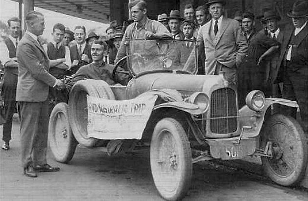 Citroën nazvaný Bubsy, který projel celou Austrálii., zdroj: Wikimedia Commons, neznámý fotograf, volné dílo