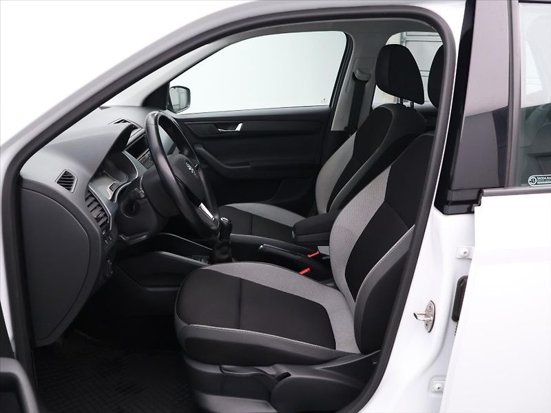 Škoda Fabia 1,2 TSI 66kW CZ 2.Maj Tažné - fotka 11 z 27
