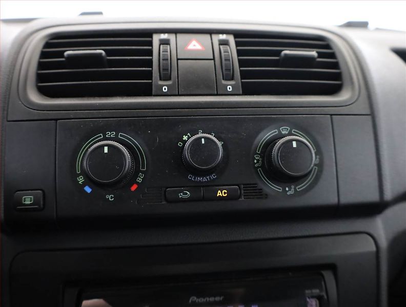 Škoda Fabia (2009) 1.2, nová STK, jezdí výborně - fotka 9 z 14