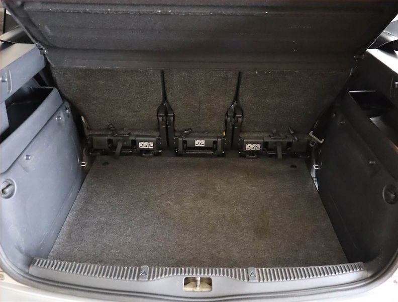 Škoda Roomster (2011) 1.4 16V, Serv.kniha - fotka 14 z 18