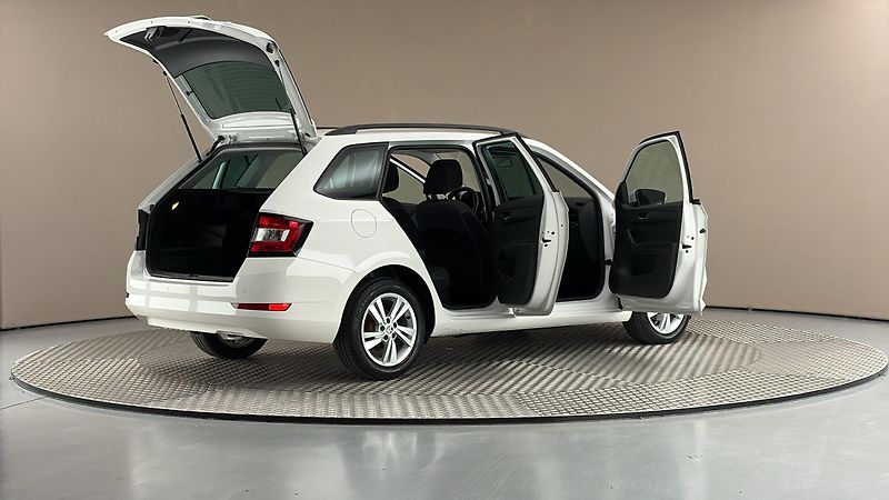 Škoda Fabia 1.0 TSI Ambition Combi - fotka 6 z 23