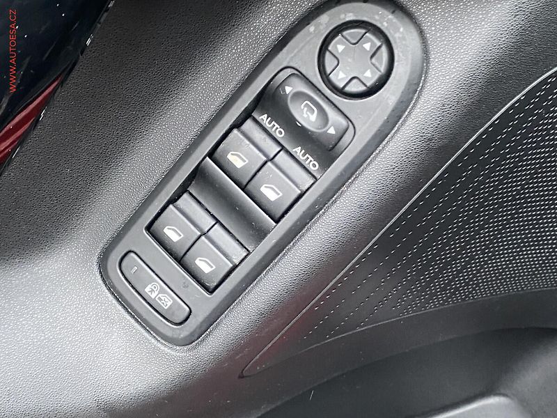 Citroën C3 (2013) 1.2 i, 1.maj,ČR, AC - fotka 11 z 18