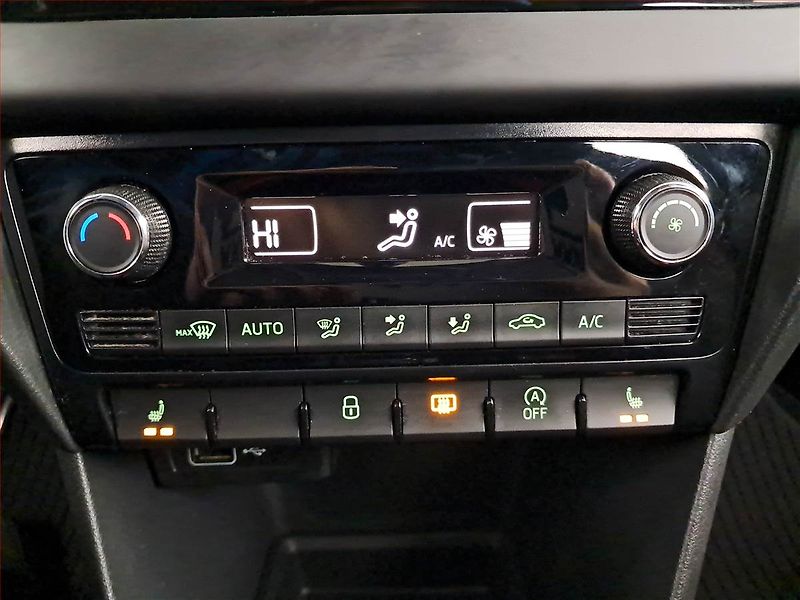 Škoda Rapid (2018) Monte Carlo 1.0 TSI, Navi - fotka 16 z 20