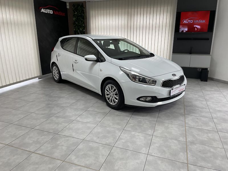 Kia Ceed 1.4 i ČR 1.MAJ.REZERVACE  - fotka 1 z 24