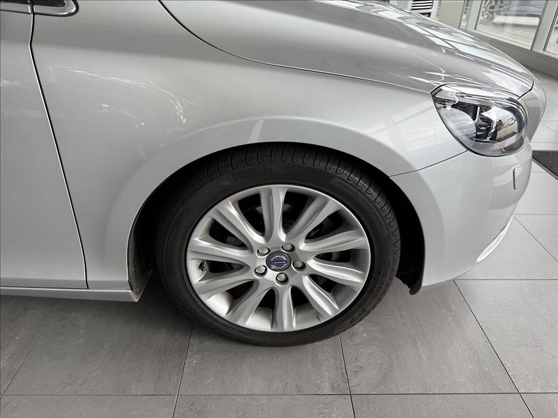 Volvo V40 2,0   D2 88kW,SERVISKA, - fotka 26 z 26