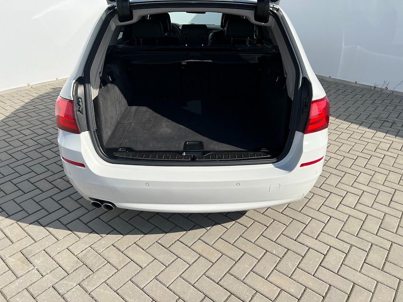 BMW Řada 5 (2012) 520d 135kW F11! ČR! - fotka 10 z 30