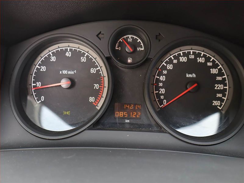 Opel Astra (2011) 1.4 16V, Tempomat - fotka 11 z 14