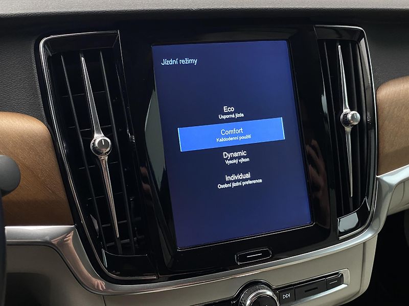 Volvo S90 T6 AWD   REZERVACE - fotka 37 z 40