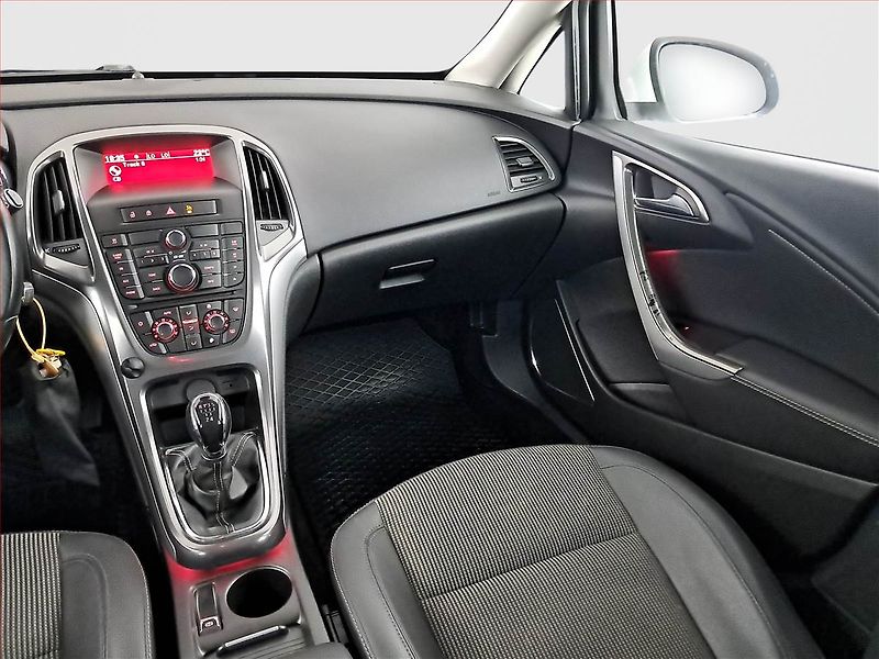 Opel Astra (2011) 1.6 16V, Tempomat - fotka 8 z 16