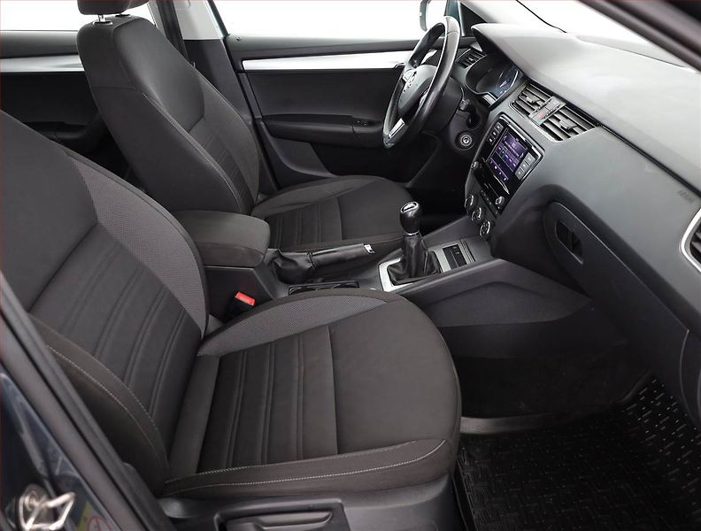 Škoda Octavia (2020) Ambition 1.6 TDI, Tempomat - fotka 7 z 14