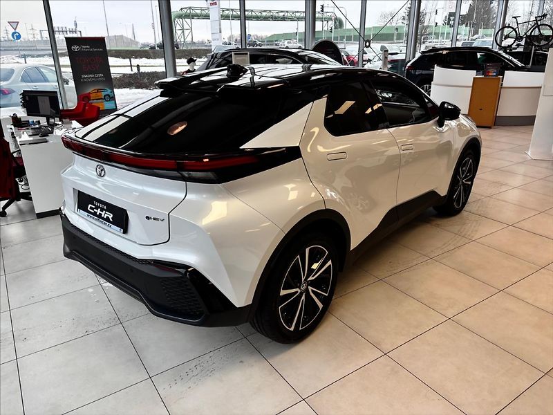 Toyota C-HR (2025) 1,8 HEV Executive - fotka 4 z 7