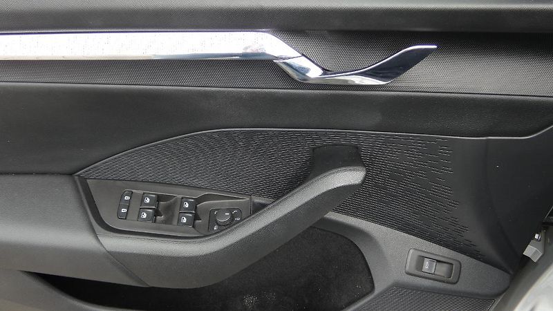 Škoda Octavia 2,0 TDI DSG Style 110 kW - fotka 9 z 25