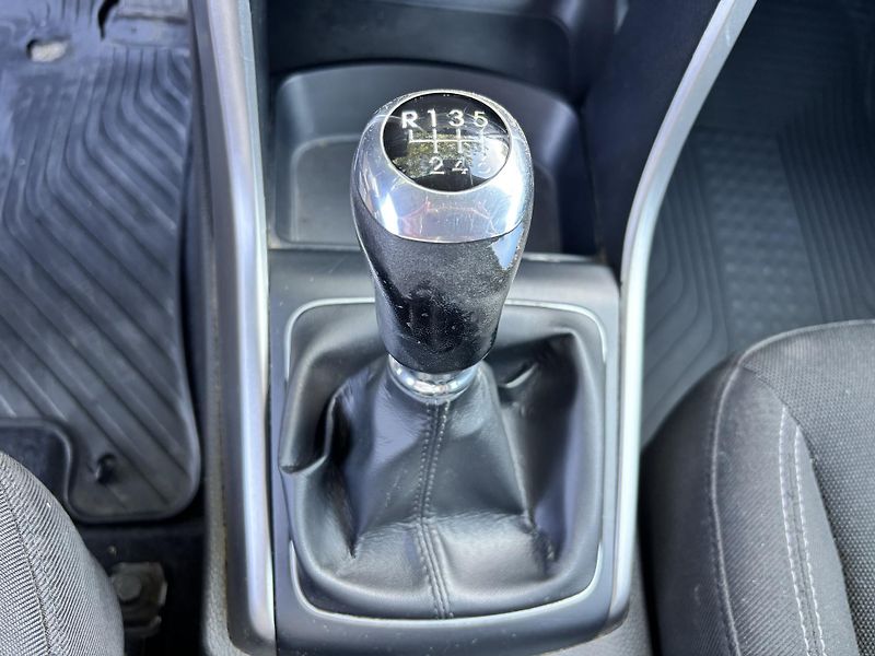 Hyundai i30 1.6 - fotka 19 z 23