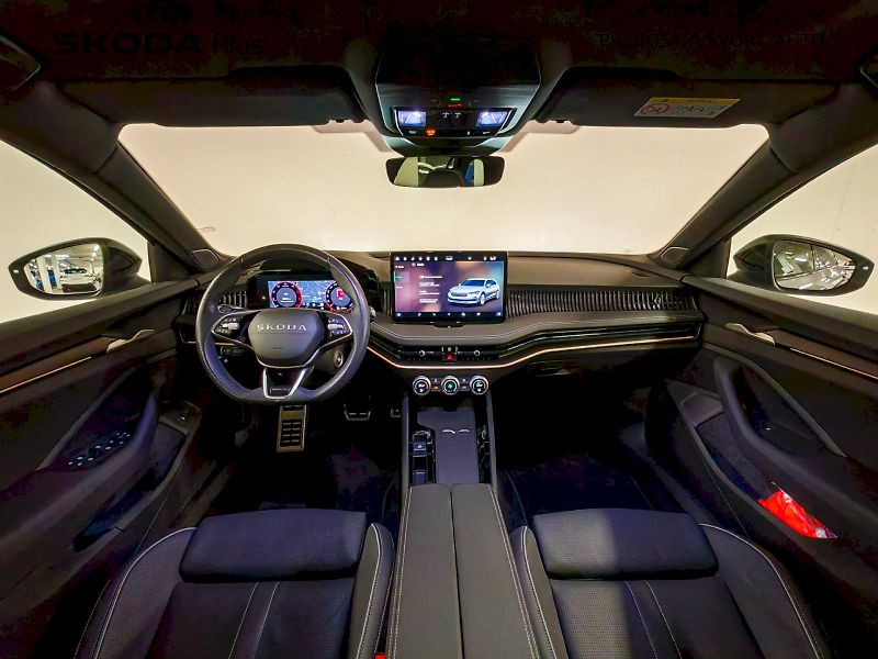 Škoda Superb (2025) 2.0 TDI 142 kW DSG 4x4 Sportli - fotka 5 z 36