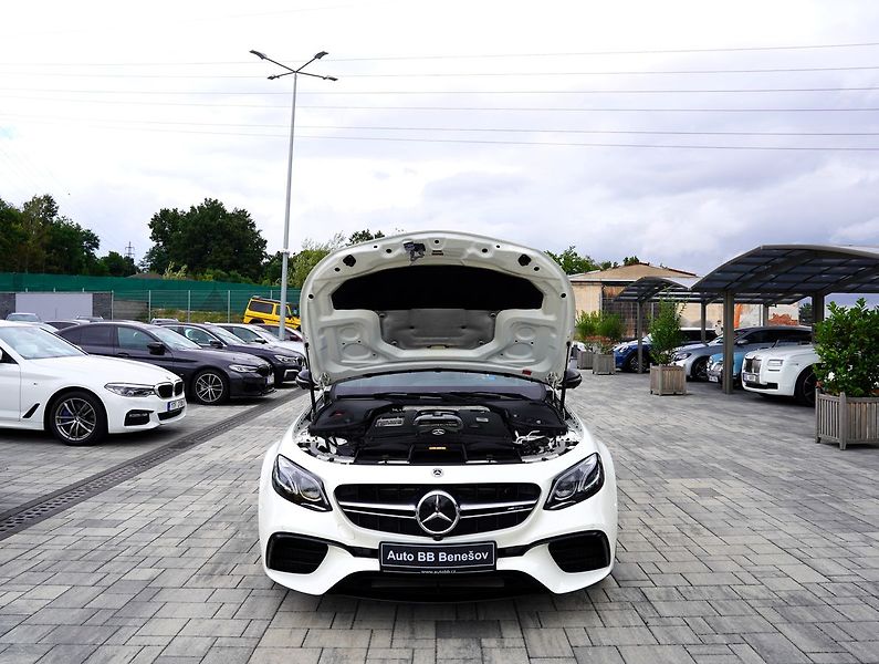 Mercedes-Benz Třídy E E63 S AMG 4Matic+// 615 PS - fotka 9 z 48