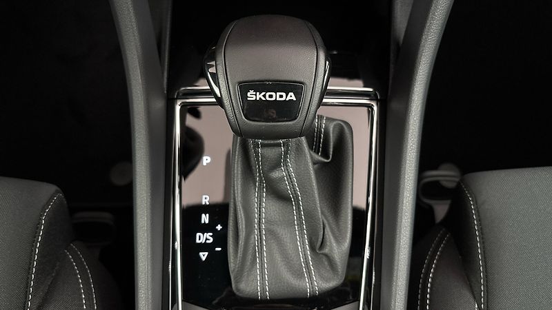 Škoda Karoq 1.5 TSI DSG Sportline - fotka 23 z 26