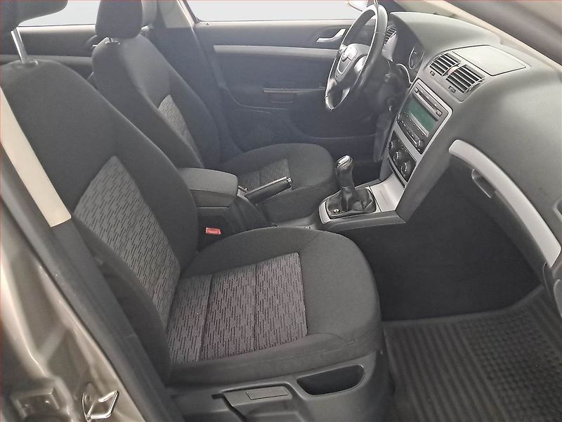 Škoda Octavia (2011) 1.6 TDI, Tempomat - fotka 9 z 15