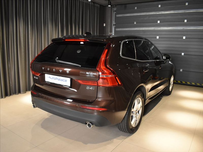 Volvo XC60 2,0 D4 AWD Momentum Tažné,BLIS - fotka 4 z 20
