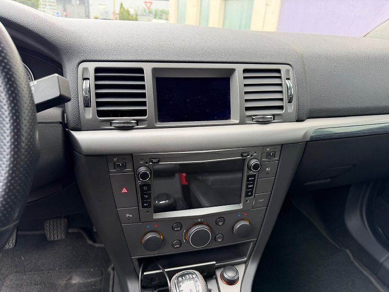 Opel Vectra 1,9 CDTi SW + sada pneumatik  - fotka 21 z 22