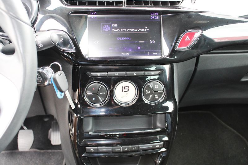Citroën DS3 (2016) 1,2i KLIMA TEMPOMAT NAVI DAB - fotka 17 z 25