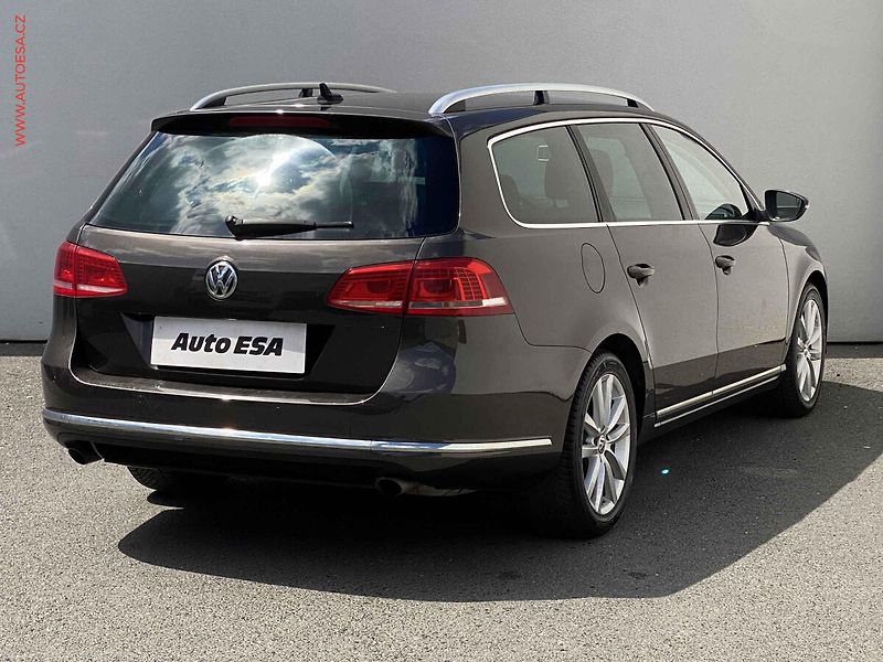 Volkswagen Passat (2012) 2.0 TDi 4x4, Highline, DSG - fotka 4 z 19