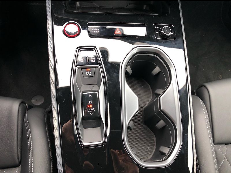 Audi A6 Avant TDI quattro 150kW - fotka 22 z 30