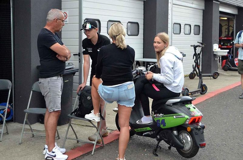 Autodrom Most o víkendu hostil závody mezinárodního mistrovství Německa IDM a závod FIM mistrovství světa sidecarů. Na snímku je rakouský jezdec Philipp Steinmayr v plné jízdě třídy Superbike.