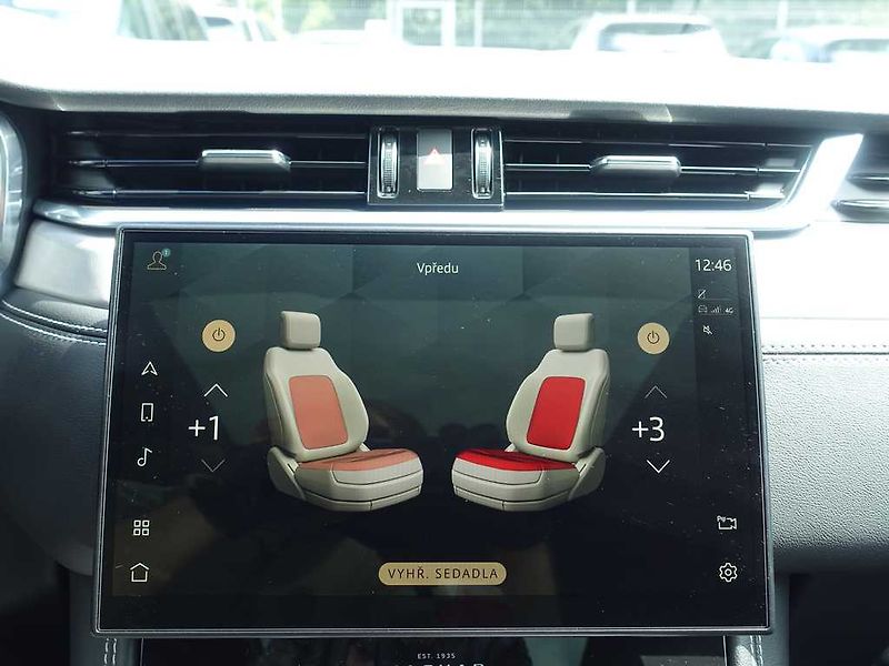 Jaguar F-Pace 2,0 R-Dynamic SE D200 4x4 - fotka 29 z 43