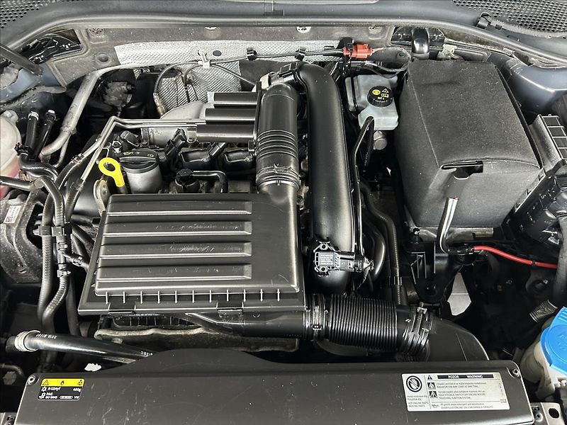 Volkswagen Golf 1,4   TSI 92kW,DSG,SERVISKA,ČR - fotka 23 z 26