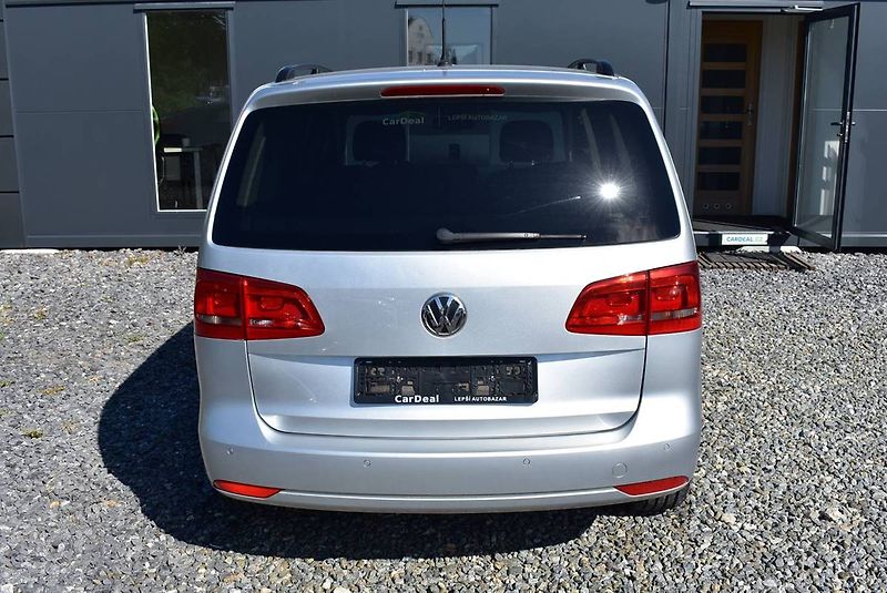 Volkswagen Touran 2,0 TDI DSG,1.M,PDC,KRÁSNÝ! - fotka 5 z 17