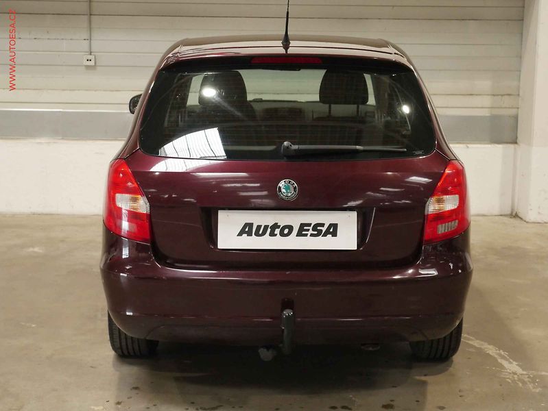 Škoda Fabia (2011) 1.2 HTP, ČR, AC, TZ - fotka 5 z 15