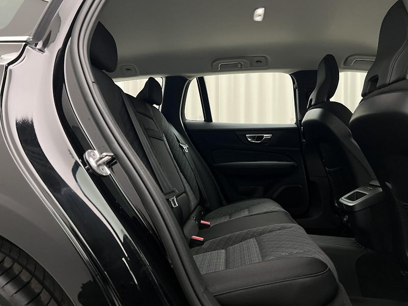 Volvo V60 B4 CORE AUT 1.maj. - fotka 22 z 41