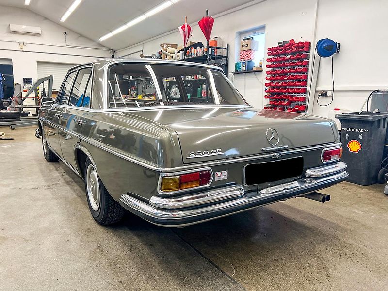 Mercedes-Benz Ostatní 250 SE 2.5 benzín 110kW - fotka 4 z 15