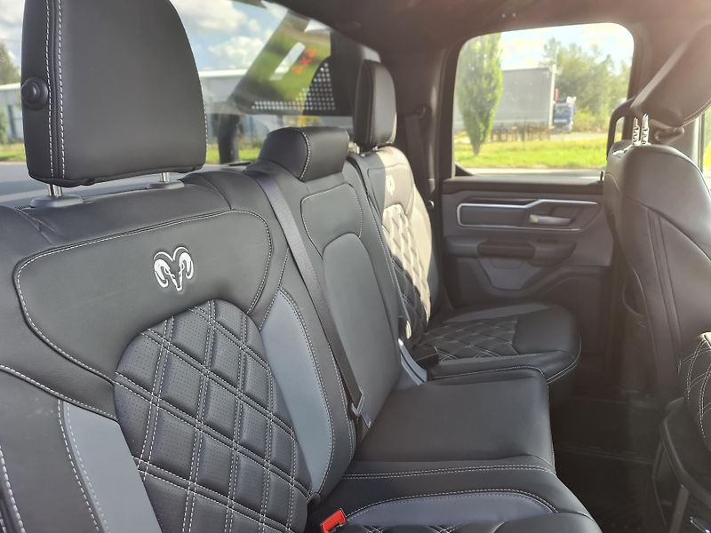 Dodge RAM 1500 (2022) 5.7 HEMI 4x4 BIGHORN LPG - fotka 15 z 67